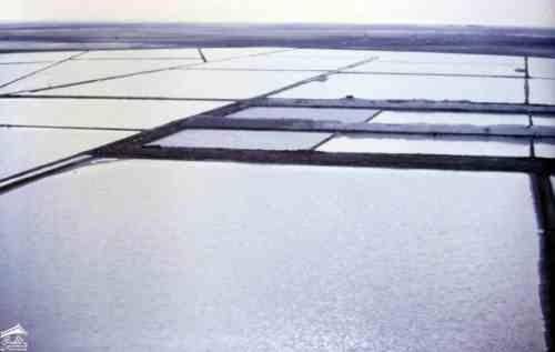 صورة جوية لاجزاء من مملاح خورمكسرعدن منتصف ستينيات القرن الماضي