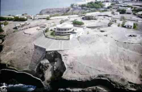 صورة جوية للقصر المدور مقر حاكم عدن ، القصر الجمهوري بعد الاستقلال 30 نوفمبر 76م