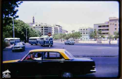 التواهي محطة الباصات وساعة ليتل بين في الخلفية عام 1960م