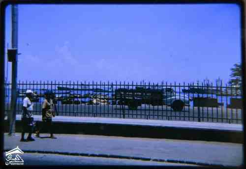 التواهي الشارع العام ودكة الابكاري وميناء عدن في الخلفية